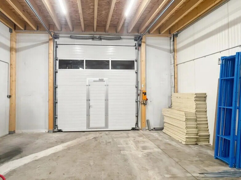 Local d'activités dans Sainte-Consorce à vendre - Photo intérieure – Image 3 sur 4