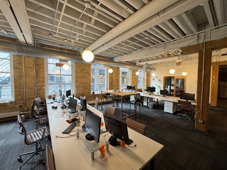 10-18 W Hubbard St, Chicago, IL à louer - Photo de l’immeuble – Image 3 sur 15