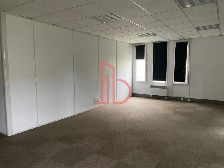 Bureau dans Bordeaux à louer - Photo de l’immeuble – Image 2 sur 9