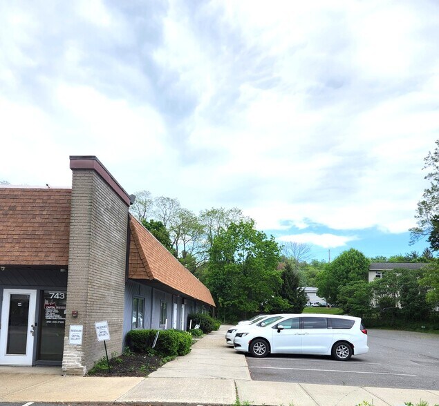 743 Columbia Tpke, East Greenbush, NY à louer - Photo de l’immeuble – Image 3 sur 8