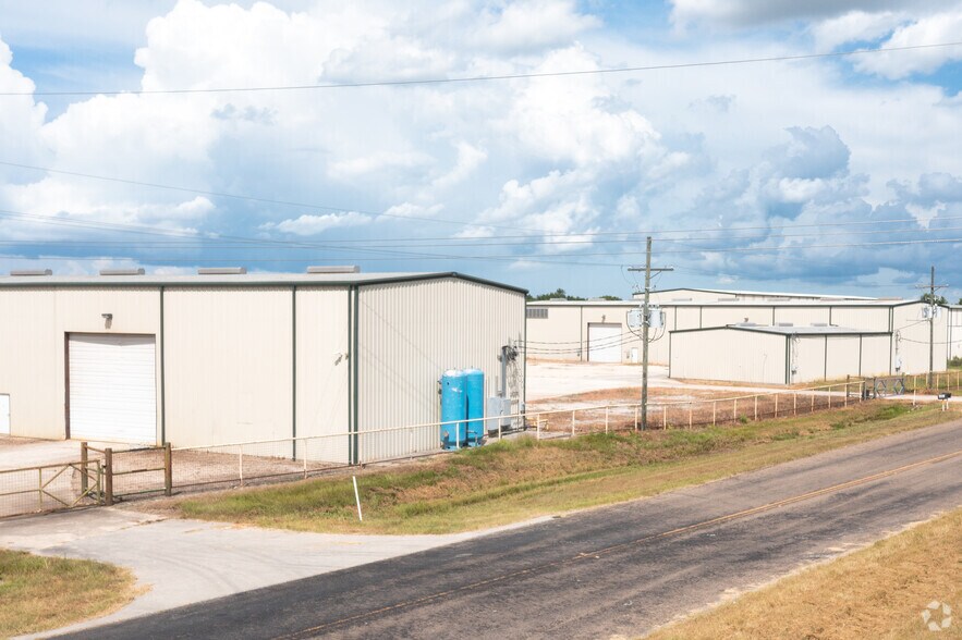 9556 FM 1960, Dayton, TX à louer - Photo de l’immeuble – Image 2 sur 21