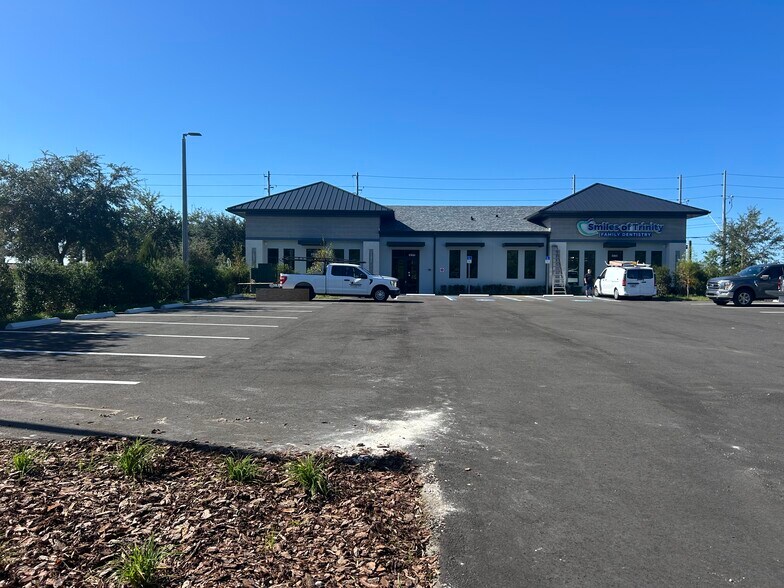 10197 State Road 54, Trinity, FL à louer - Photo de l’immeuble – Image 2 sur 16