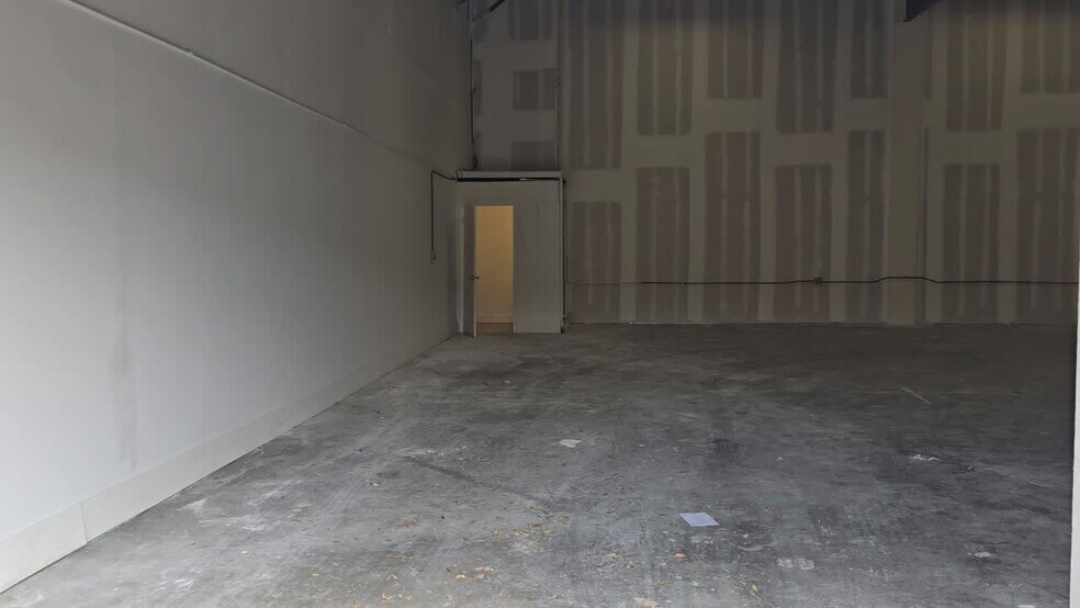 4802 Distribution Ct, Orlando, FL à louer - Vidéo sur l’annonce professionnelle – Image 2 sur 7