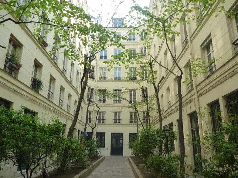 129 Rue De Sèvres, Paris à vendre - Photo de l’immeuble – Image 2 sur 8