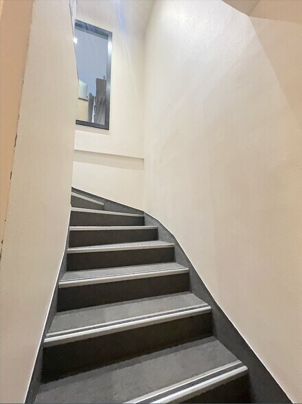 Bureau dans Paris à vendre - Photo de l’immeuble – Image 3 sur 16