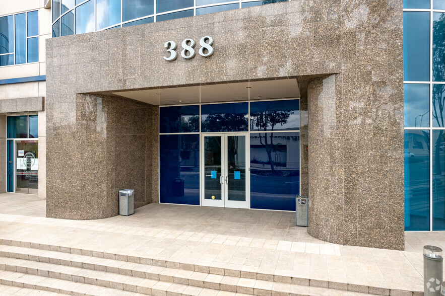 388 E Valley Blvd, Alhambra, CA à vendre - Photo de l’immeuble – Image 2 sur 5