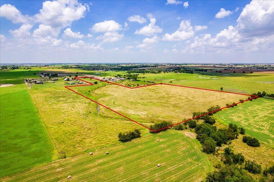 20565 Cameron Rd, Coupland, TX à vendre - Aérien – Image 1 sur 32