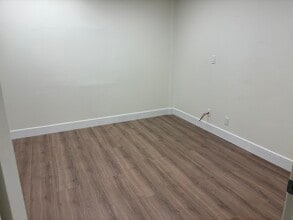 8345 Reseda Blvd, Northridge, CA à louer Photo intérieure– Image 2 sur 3