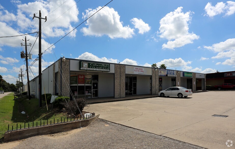 3404-3412 Mangum Rd, Houston, TX à louer - Photo principale – Image 1 sur 3