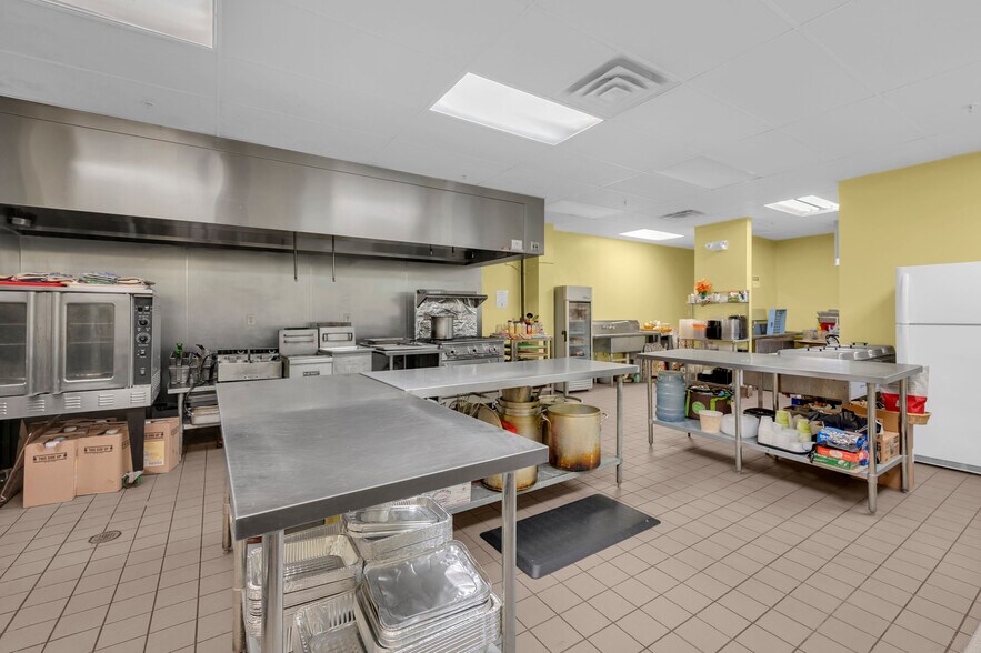 690 Northland Blvd, Cincinnati, OH à vendre - Photo de l’immeuble – Image 2 sur 21