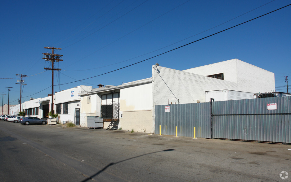 3113-3115 E 11th St, Los Angeles, CA à louer - Photo de l’immeuble – Image 2 sur 7