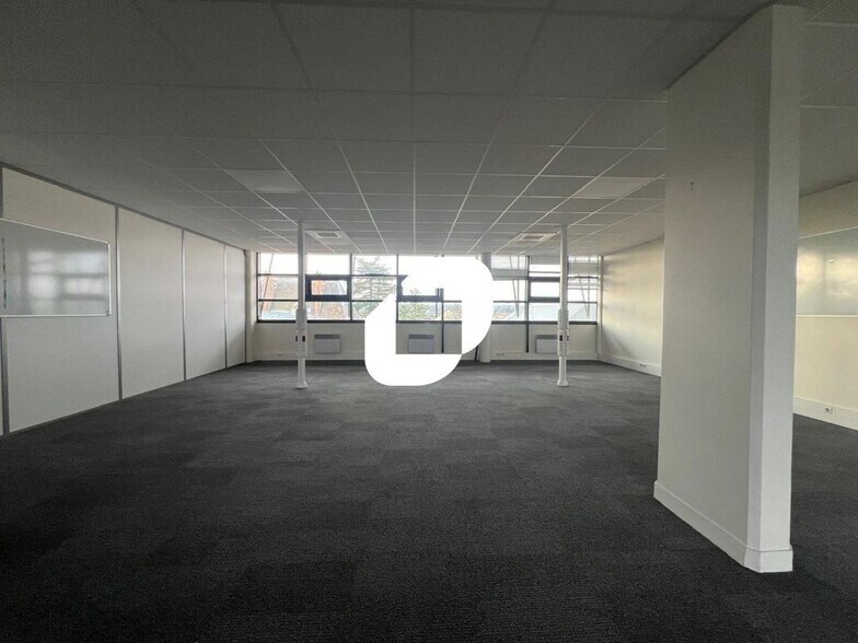 Bureau dans Melun à louer - Photo intérieure – Image 3 sur 9