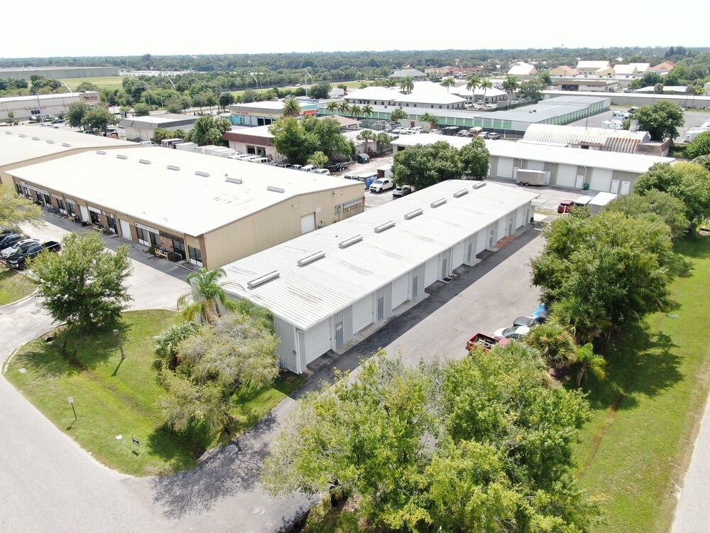 4251 Derek Way, Sarasota, FL à louer Photo principale– Image 1 sur 13