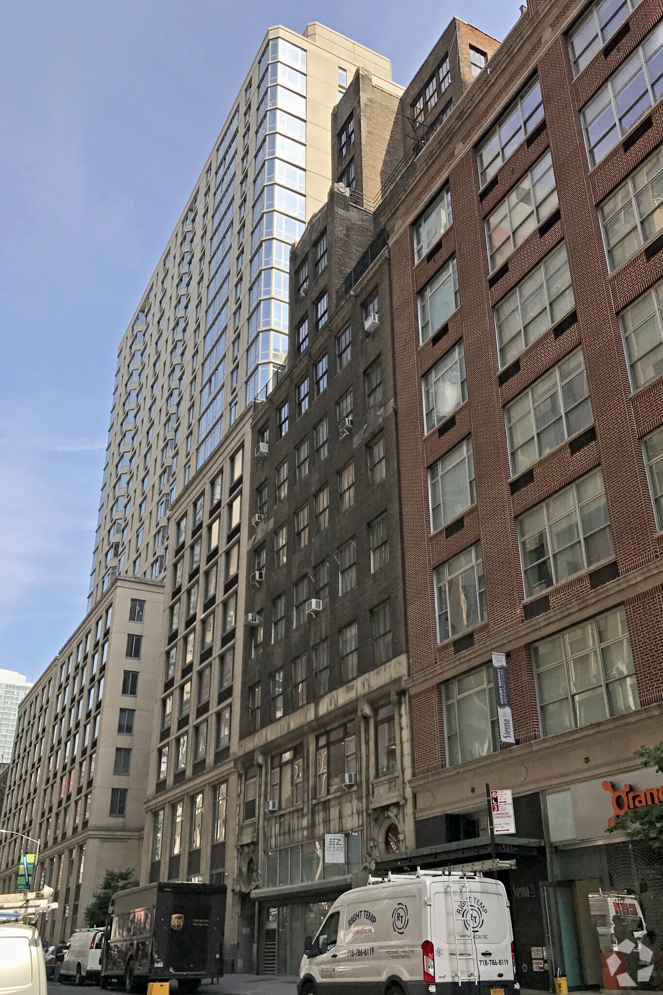 323-325 W 37th St, New York, NY à louer Photo principale– Image 1 sur 10