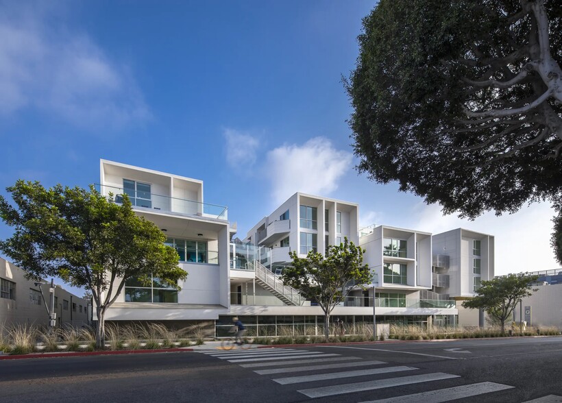 2929 Pennsylvania Ave, Santa Monica, CA à louer - Photo de l’immeuble – Image 1 sur 20