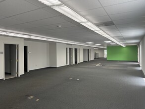 616 Industrial Ave, Greensboro, NC à louer Photo de l’immeuble– Image 1 sur 7