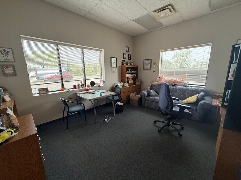 6415 Carmen Ave, Inver Grove Heights, MN à louer - Photo de l’immeuble – Image 3 sur 5
