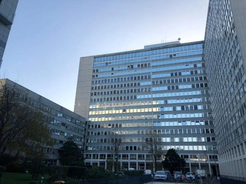 Bureau dans Clichy à louer - Photo de l’immeuble – Image 1 sur 8