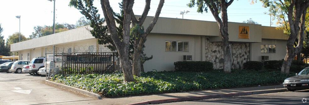 1025 Shary Cir, Concord, CA à louer - Photo principale – Image 1 sur 3