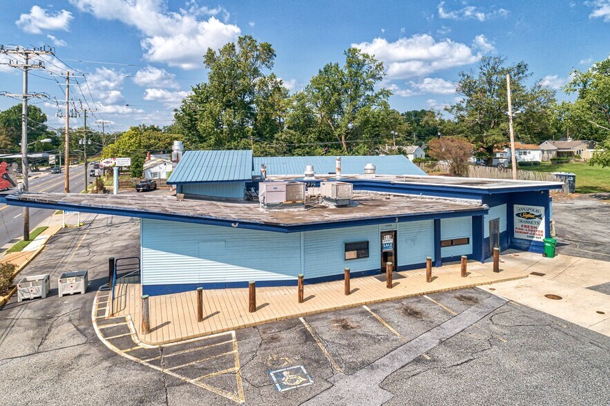 1300 Forest Dr, Annapolis, MD à vendre - Photo de l’immeuble – Image 1 sur 6