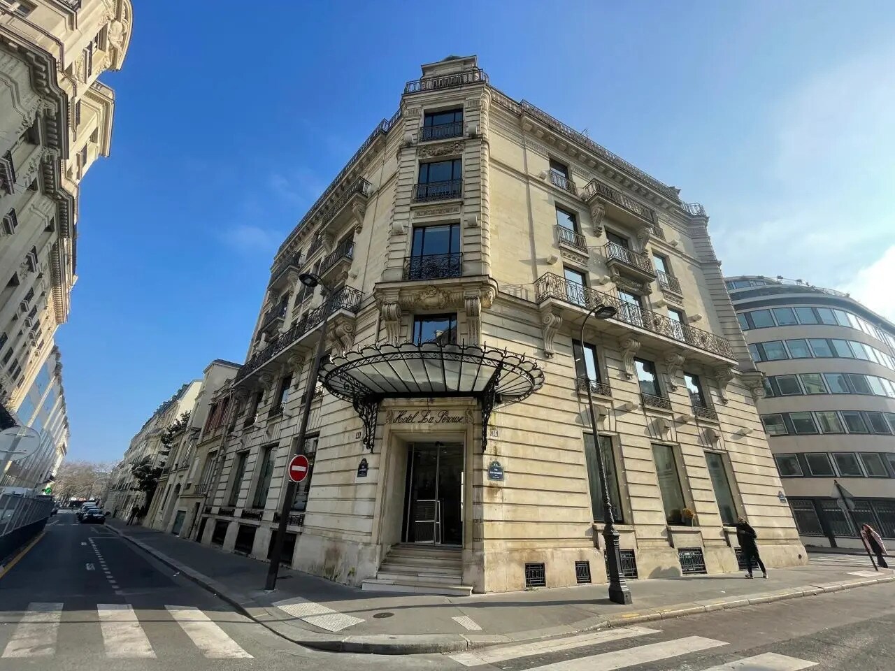 40 Rue La Pérouse, Paris à louer Photo de l’immeuble– Image 1 sur 39