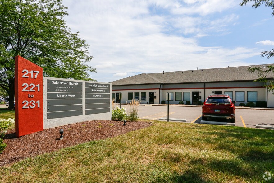 221-229 S Pioneer Blvd, Springboro, OH à louer - Photo de l’immeuble – Image 2 sur 8