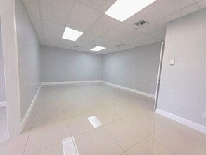 2333 N State Road 7, Margate, FL à louer Photo intérieure– Image 1 sur 6