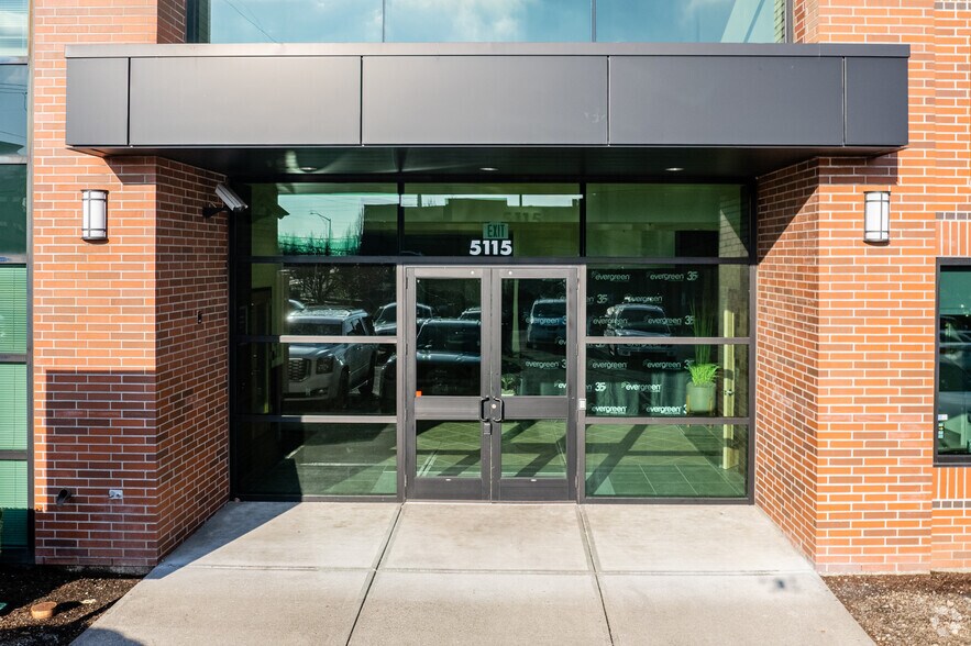 5115 NE 82nd Ave, Vancouver, WA à louer - Photo de l’immeuble – Image 2 sur 9