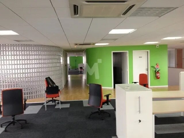 Bureau dans Fresnes à vendre - Photo de l’immeuble – Image 3 sur 7