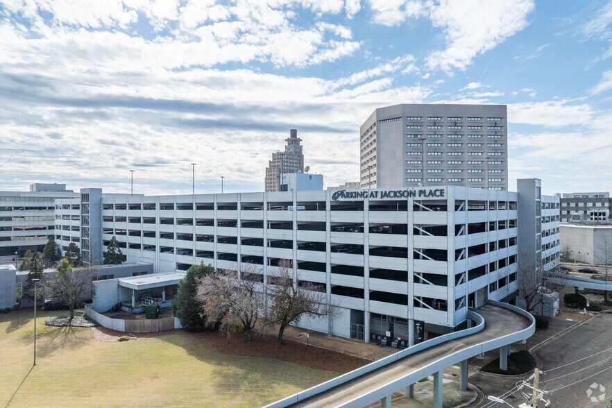 100 E Capitol St, Jackson, MS à louer - Photo principale – Image 1 sur 11
