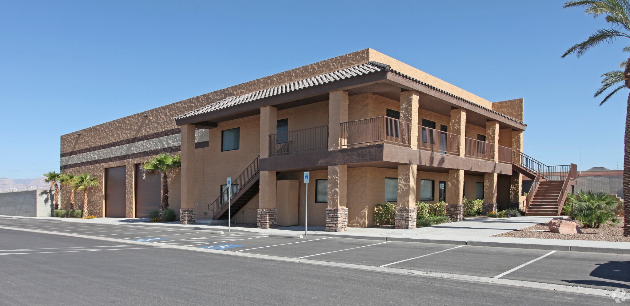 9165 S Jones Blvd, Las Vegas, NV à louer Photo principale– Image 1 sur 15