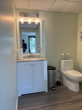 939 N Plum Grove Rd, Schaumburg, IL à louer Photo intérieure– Image 2 sur 8