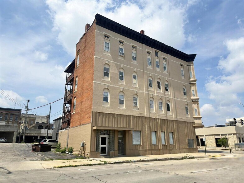24-26 S Galena Ave, Freeport, IL à vendre - Photo de l’immeuble – Image 3 sur 31