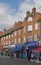 30 Golders Green Rd, Londres à louer Photo de l’immeuble– Image 2 sur 7