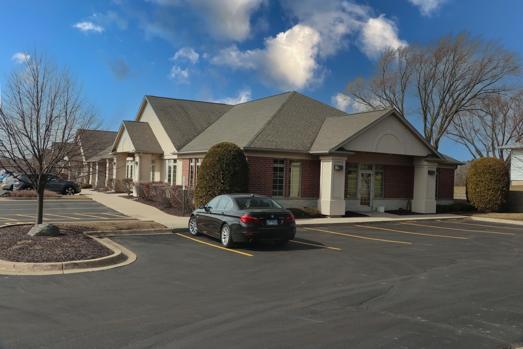 380 N Terra Cotta Rd, Crystal Lake, IL à louer Photo de l’immeuble– Image 1 sur 18