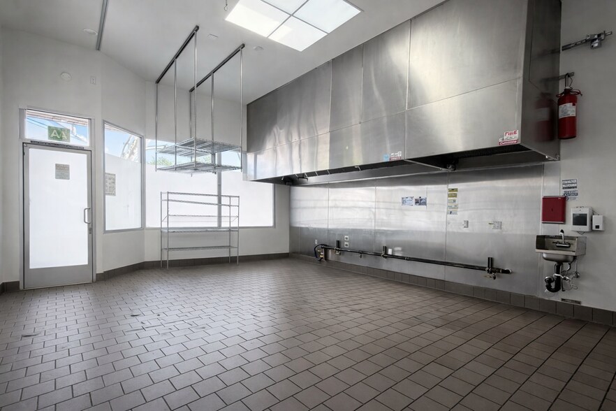 5641-5645 Lankershim Blvd, North Hollywood, CA à louer - Photo intérieure – Image 2 sur 10