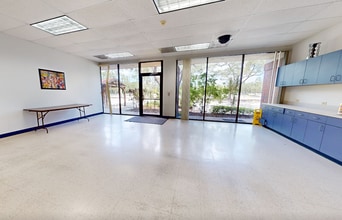 16001 Bay Vista Dr, Clearwater, FL à louer Numérisation 3D Matterport– Image 1 sur 8