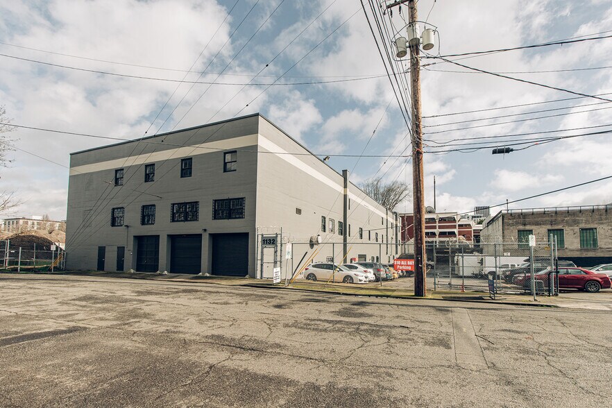1132 SW 17th Ave, Portland, OR à louer - Photo principale – Image 1 sur 7