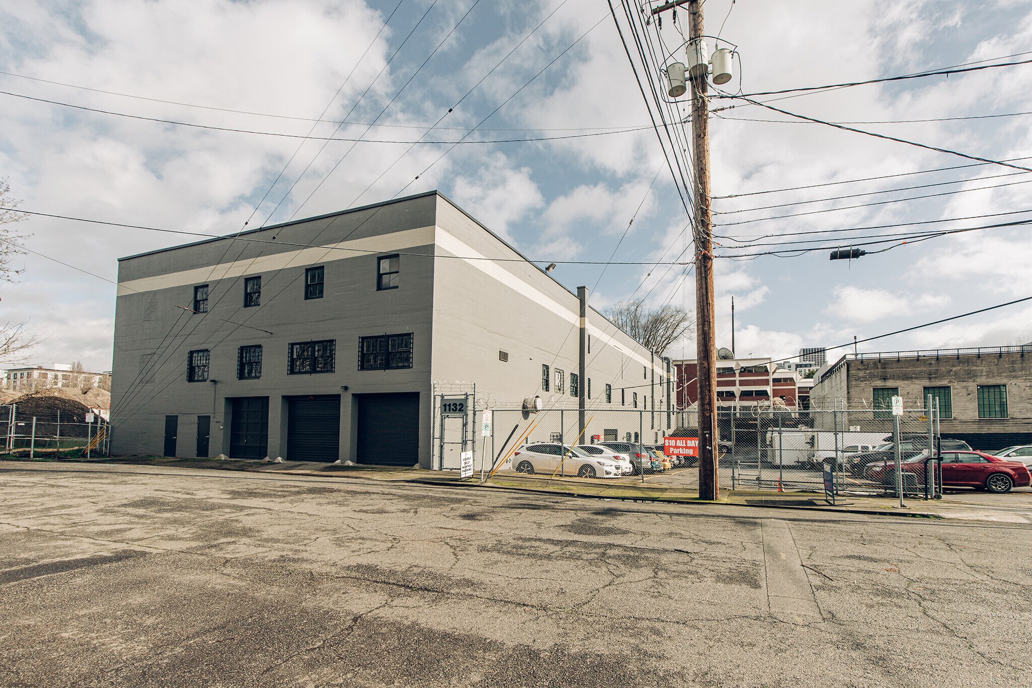 1132 SW 17th Ave, Portland, OR à louer Photo principale– Image 1 sur 8