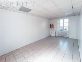 Local d’activités dans Longjumeau à louer - Photo de l’immeuble – Image 3 sur 7