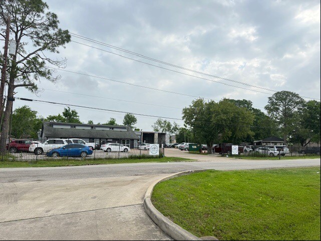 9321 Meldrum Ln, Houston, TX à louer Photo principale– Image 1 sur 19