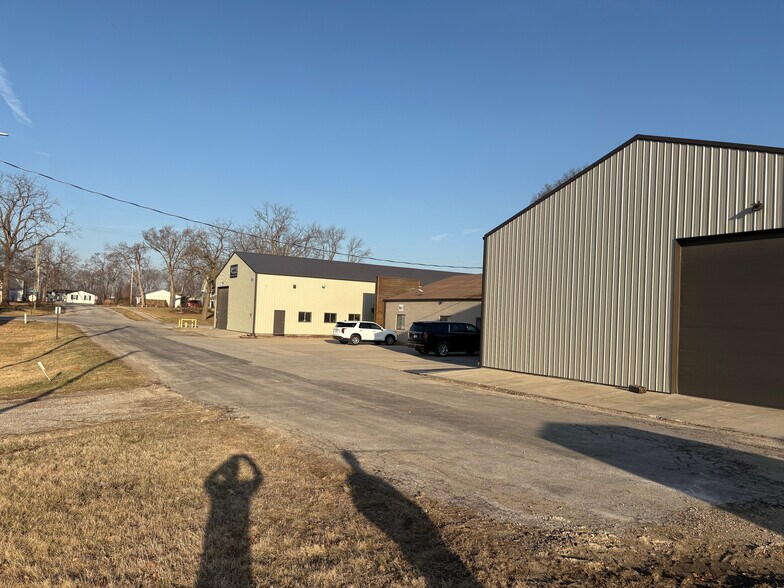 4225 Alice Ave, Cumming, IA à louer - Photo de l’immeuble – Image 3 sur 5