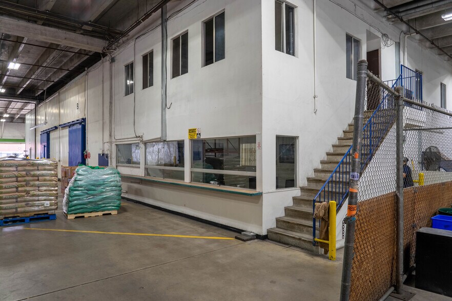 1400 E Olympic Blvd, Los Angeles, CA à louer - Photo de l’immeuble – Image 3 sur 6