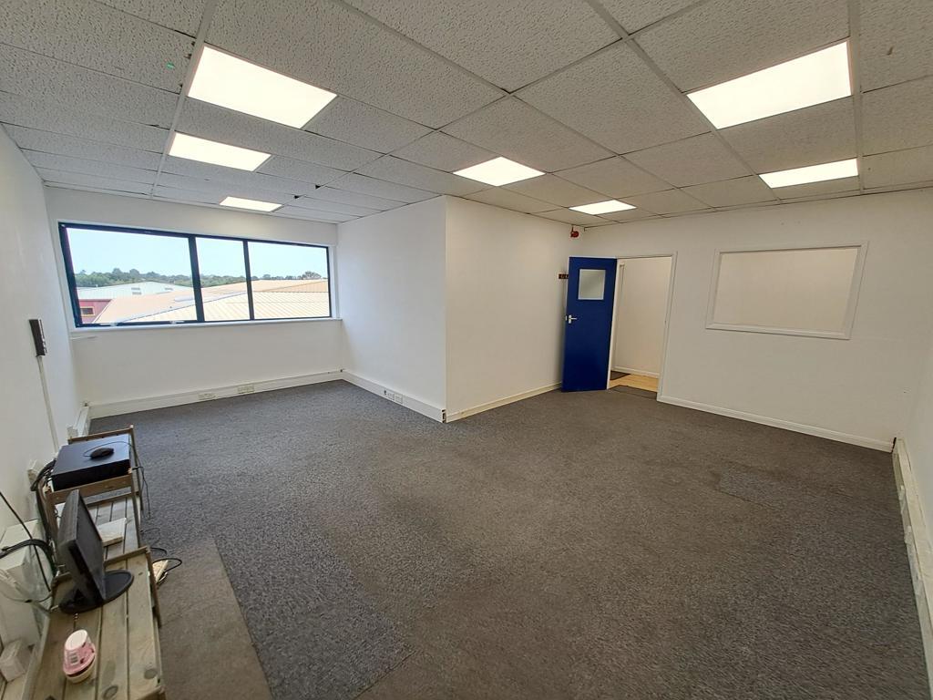 Works Rd, Letchworth Garden City, HRT SG6 1LA - Lot 16 - - Photo intérieure - Image 1 of 1