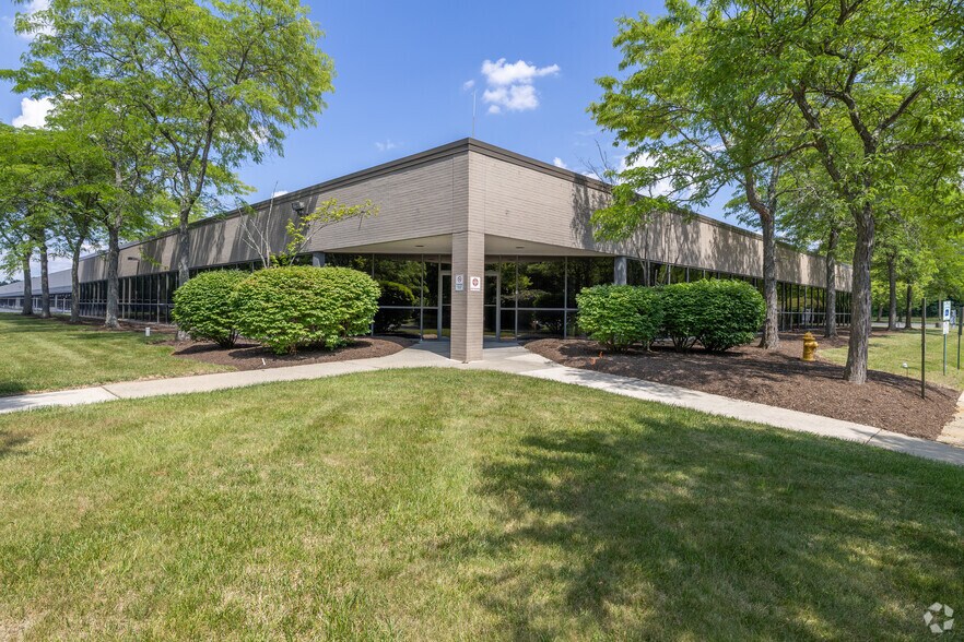400 Cabot Dr, Hamilton, NJ à louer - Photo de l’immeuble – Image 1 sur 27