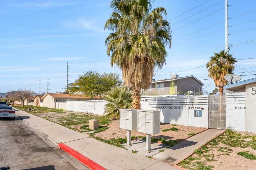 5104 Pebble Beach Blvd, Las Vegas, NV à vendre - Photo de l’immeuble – Image 2 sur 39