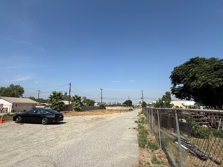 2271 S Artesia St, San Bernardino, CA à vendre - Photo de l’immeuble – Image 3 sur 5
