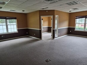 2395 Ocean Ave, Ronkonkoma, NY à louer Photo intérieure– Image 2 sur 11