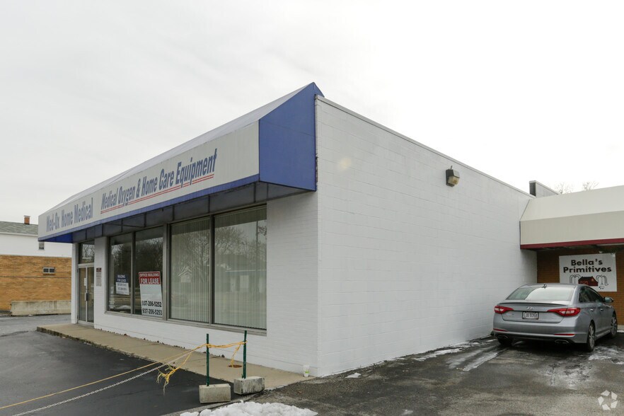 2419 E High St, Springfield, OH à vendre - Photo de l’immeuble – Image 2 sur 49