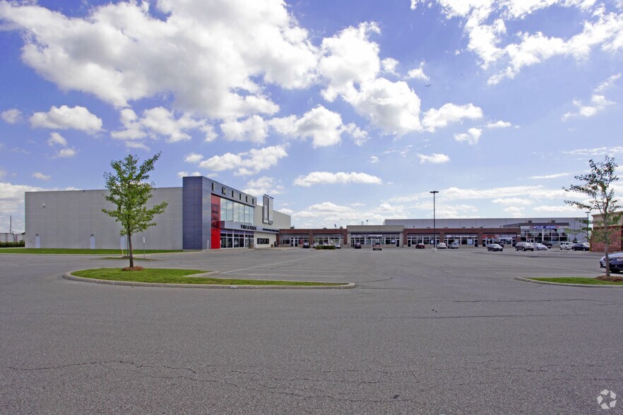 192-196 McEwan Dr E, Caledon, ON à louer - Photo de l’immeuble – Image 2 sur 6